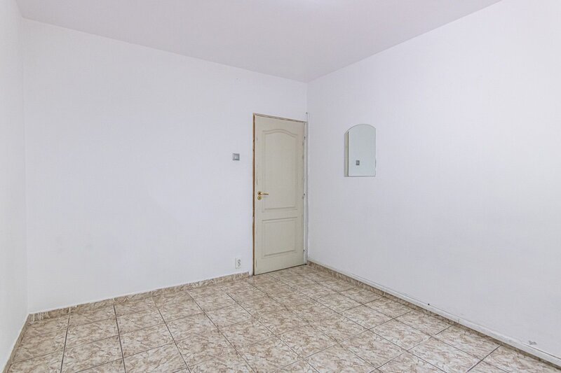 Drumul Taberei, Cetatea Histria, Romancierilor, 4 camere, nemobilat.
