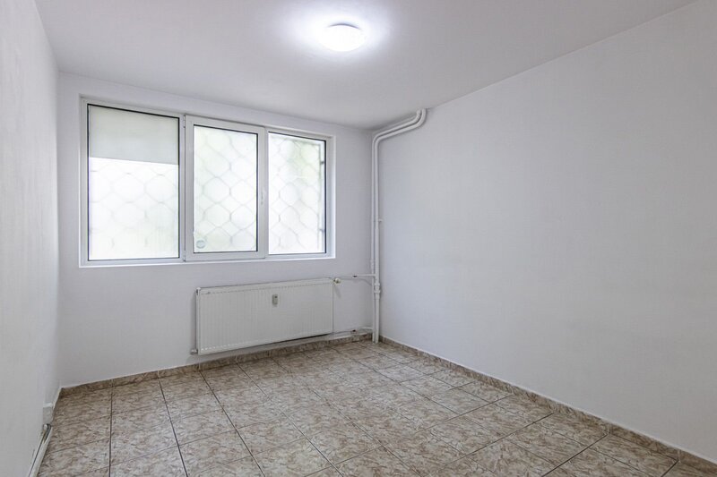 Drumul Taberei, Cetatea Histria, Romancierilor, 4 camere, nemobilat.