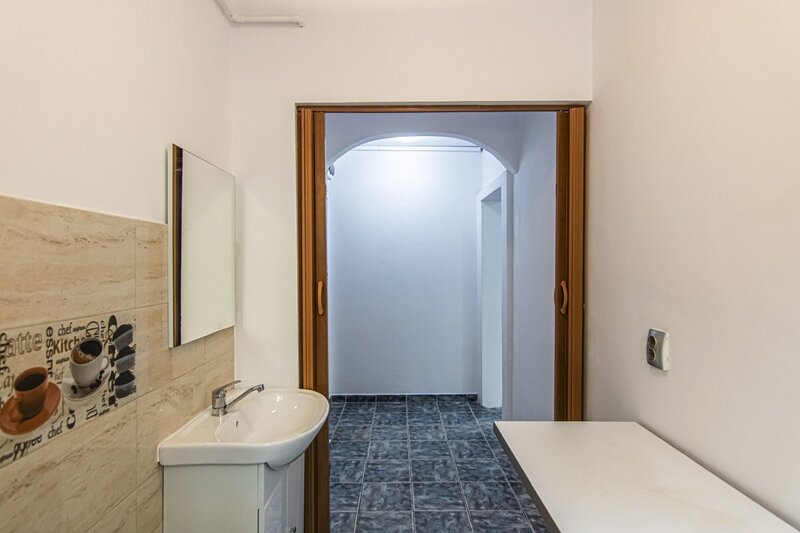 Drumul Taberei, Cetatea Histria, Romancierilor, 4 camere, nemobilat.